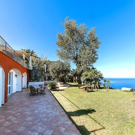 Дом отдыха With Infinity Garden And Sea View *